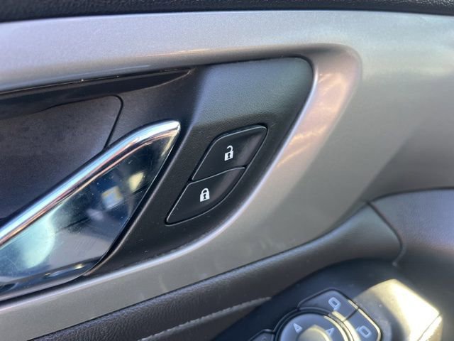 Used 2023 Chevrolet Traverse LT image 11