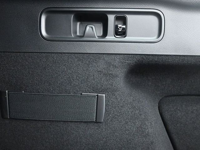 Used 2025 Mercedes-Benz GLC 300 image 25