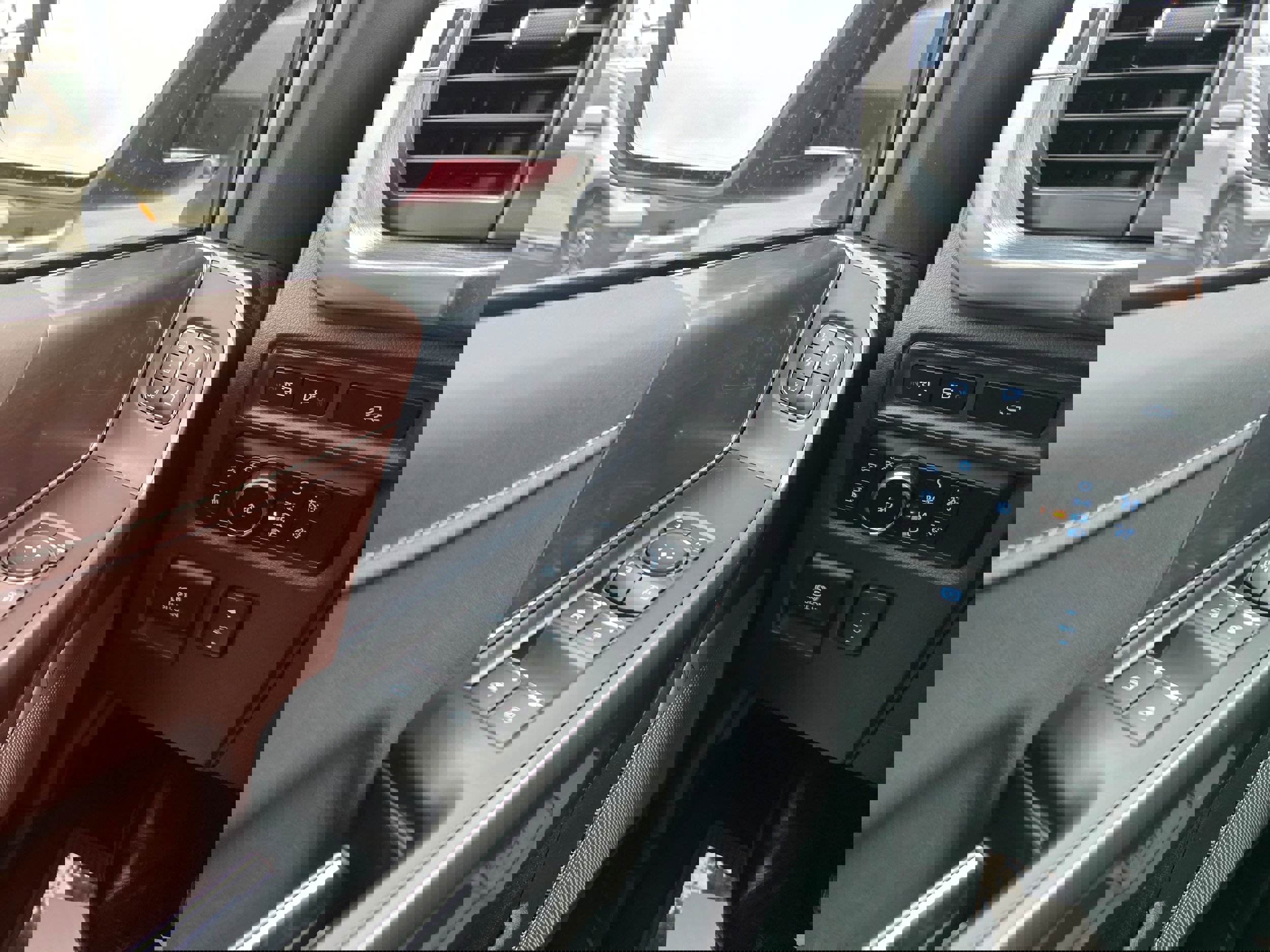 Certified 2023 Ford F150 Lariat w/ Equipment Group 502A High image 19