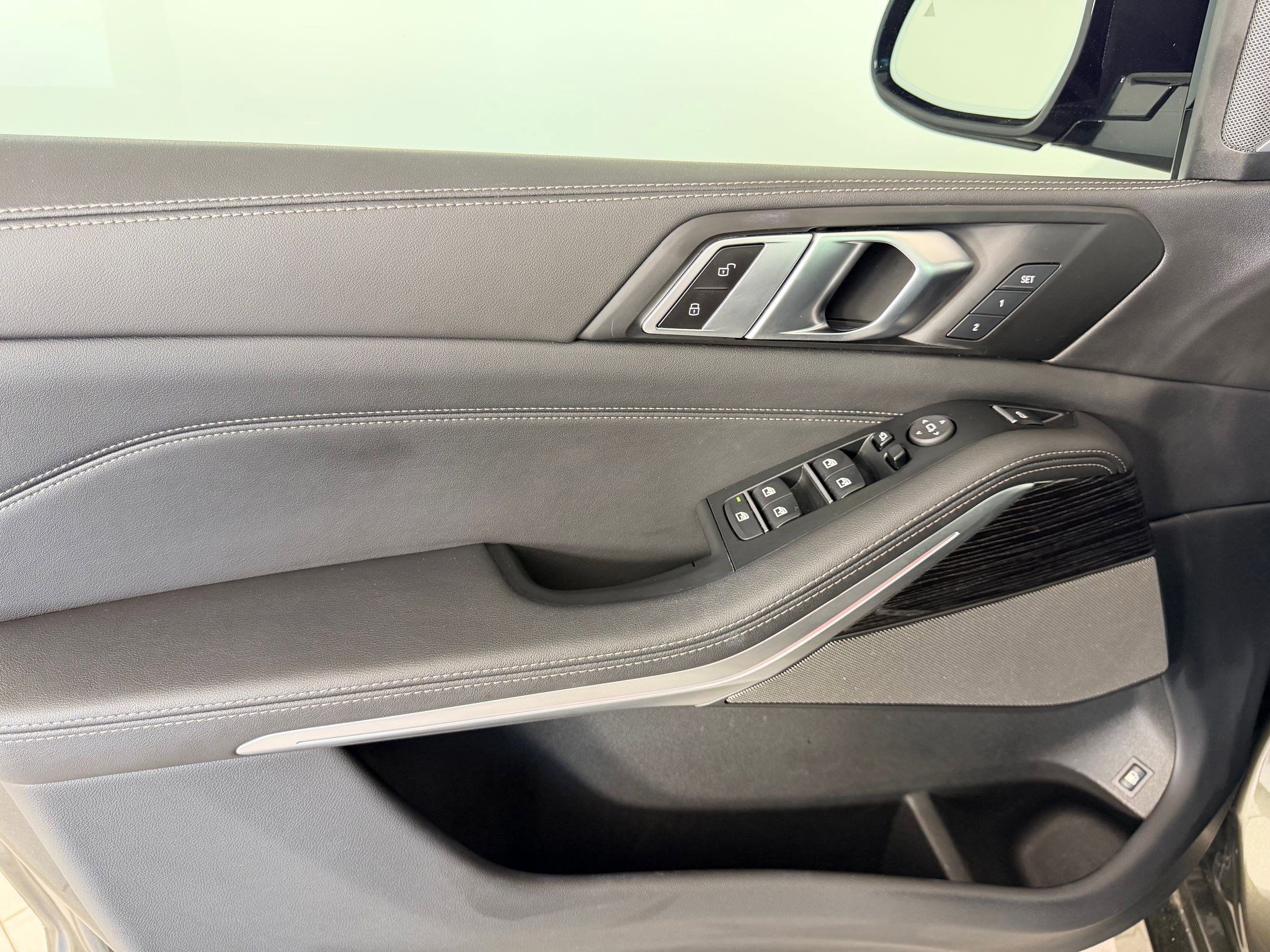 Certified 2025 BMW X5 xDrive50e w/ M Sport Package image 12