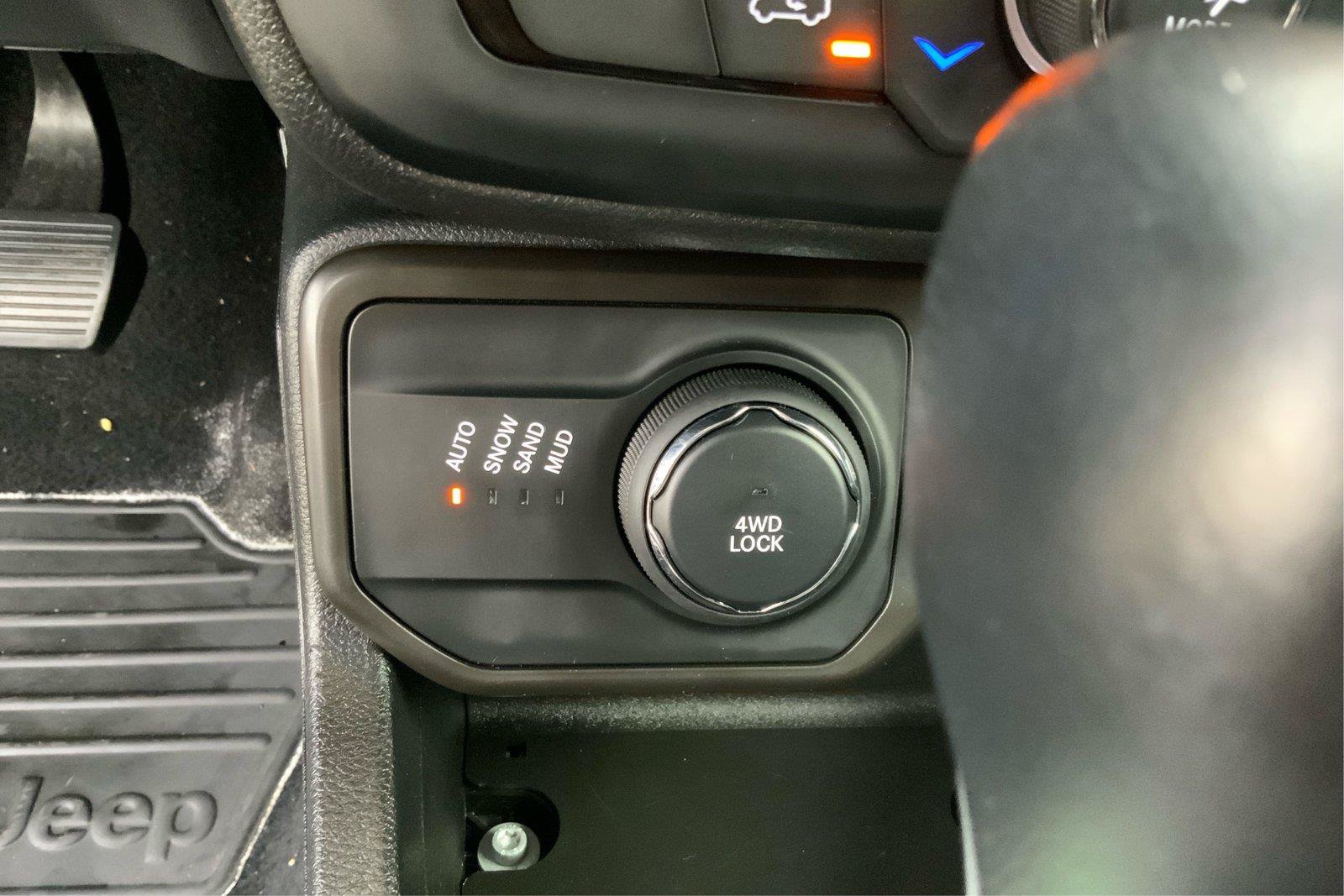 Used 2020 Jeep Renegade Limited AWD/4WD image 36