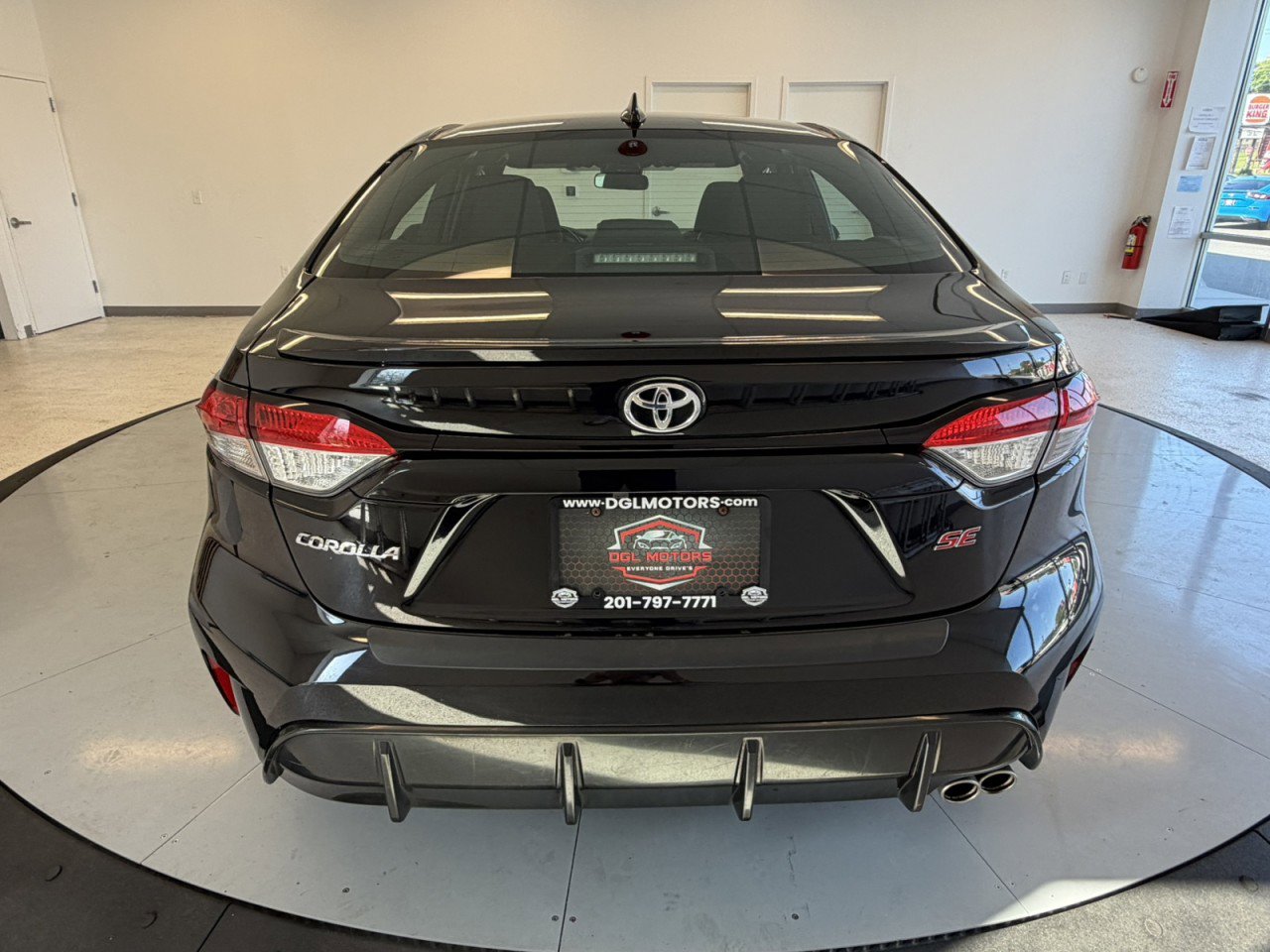 Used 2023 Toyota Corolla SE w/ Carpet Mat Package (TMS) FWD image 46