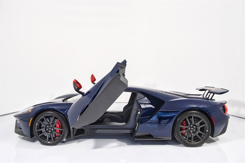 Used 2020 Ford GT Carbon Series RWD image 34