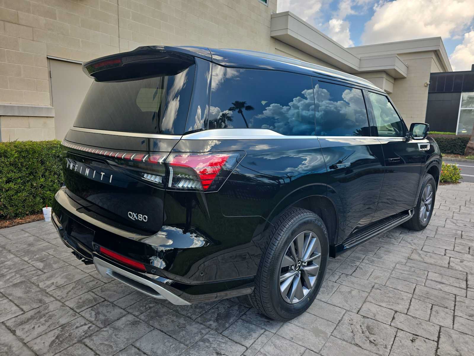 Certified 2025 INFINITI QX80 Pure RWD image 3