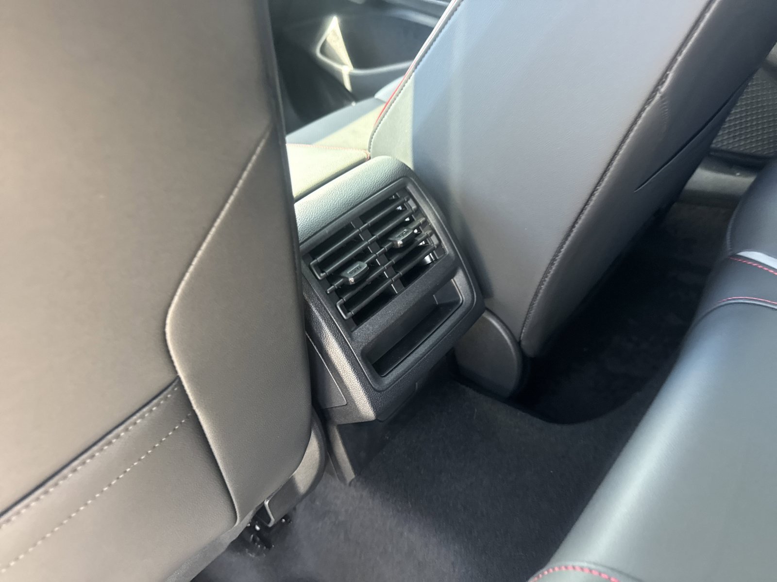New 2026 Volkswagen GTI SE FWD image 22