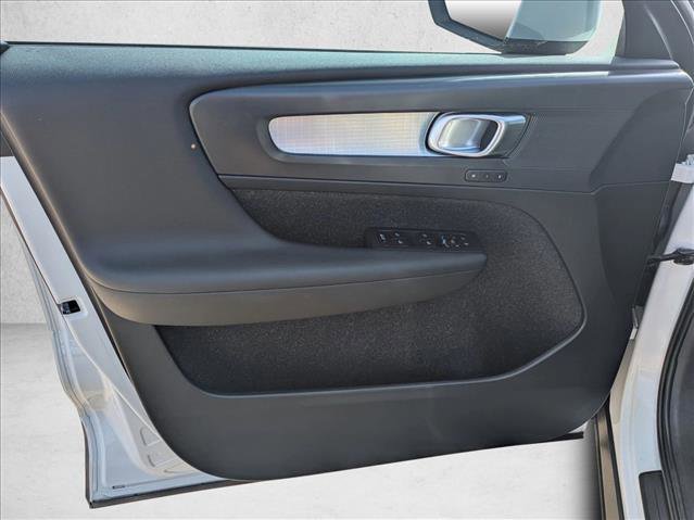 Used 2019 Volvo XC40 T5 Momentum image 14