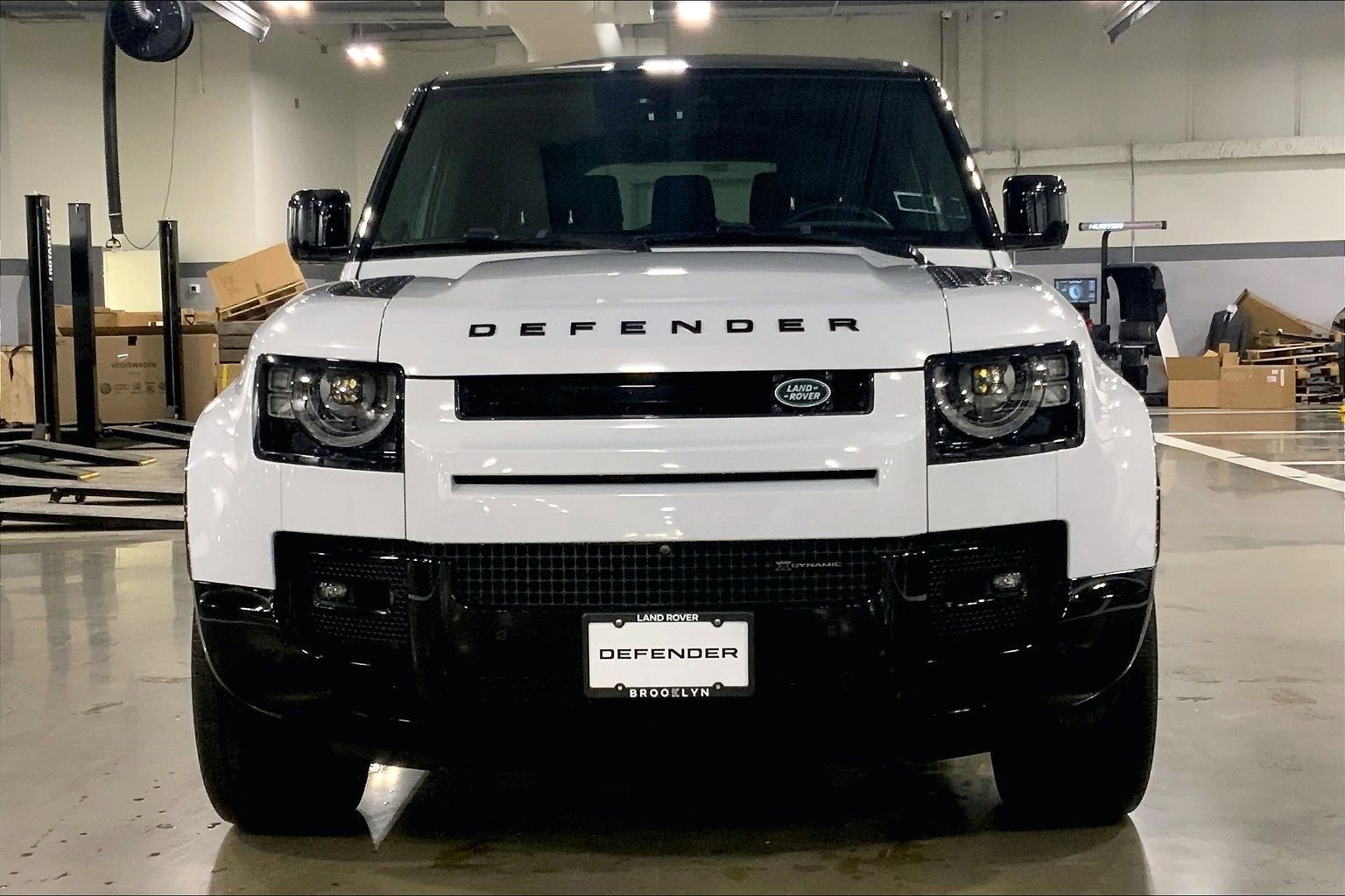 Used 2023 Land Rover Defender 130 X-Dynamic SE image 2