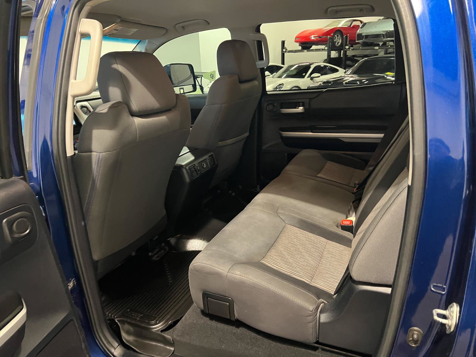 Used 2015 Toyota Tundra SR5 w/ SR5 Upgrade Package AWD/4WD image 29