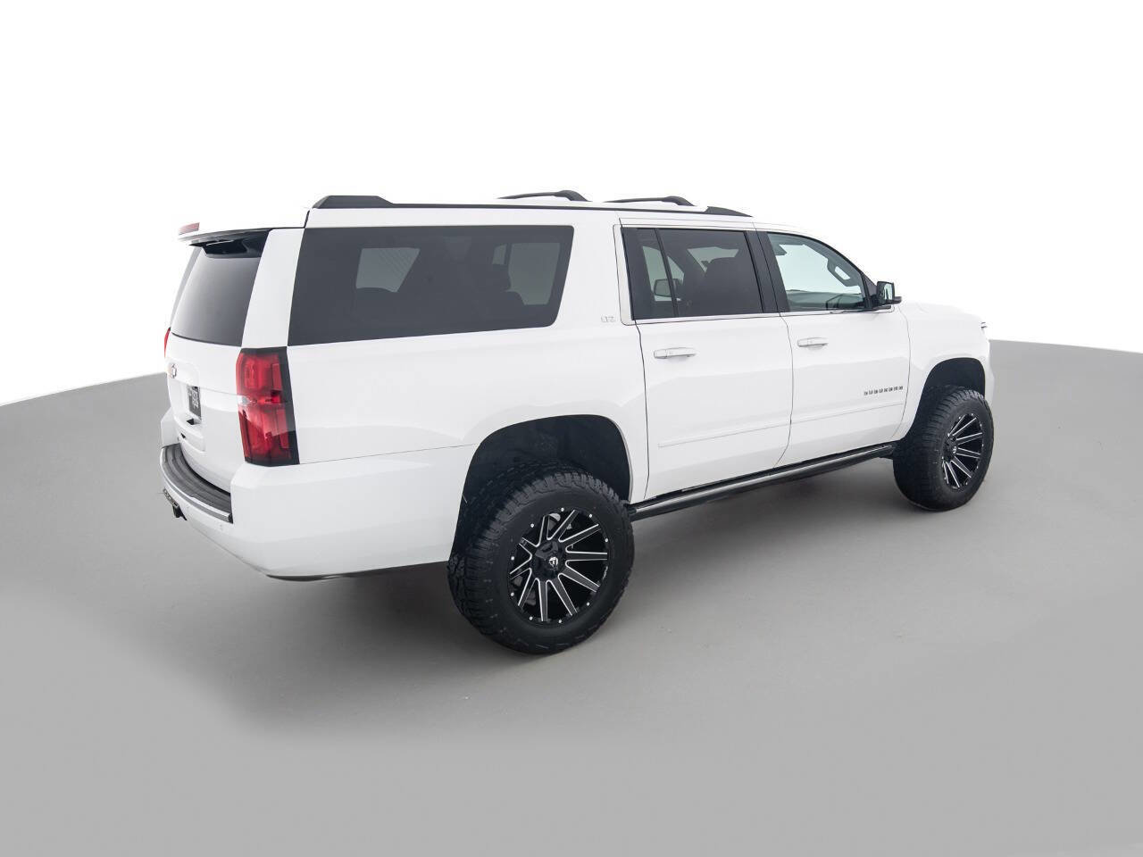 Used 2015 Chevrolet Suburban LTZ image 4