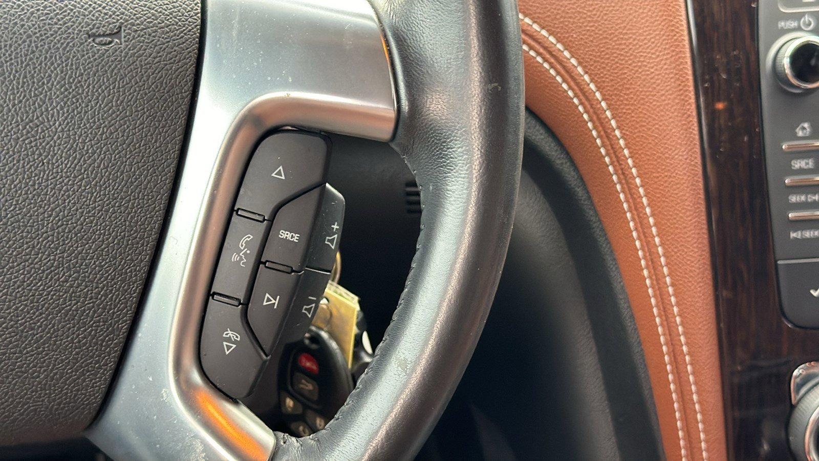 Used 2016 Chevrolet Traverse LTZ FWD image 33