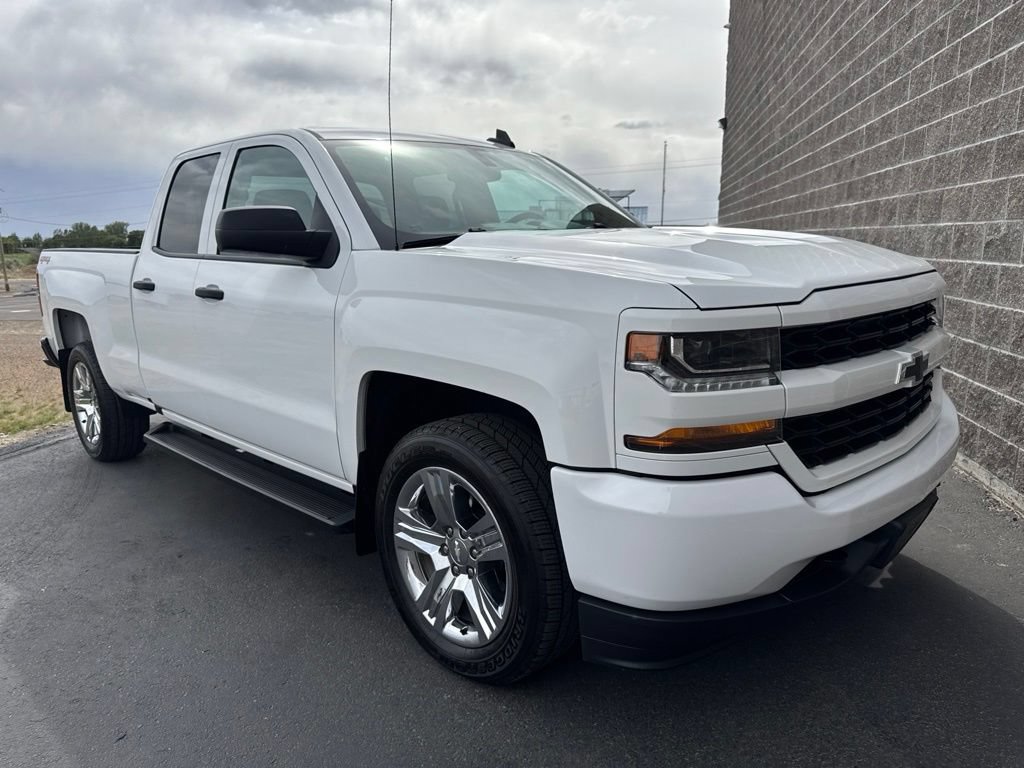 Used 2019 Chevrolet Silverado 1500 Custom w/ Custom Convenience Package AWD/4WD image 4