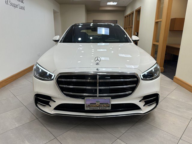 Used 2022 Mercedes-Benz S 500 4MATIC w/ AMG Line Package image 2