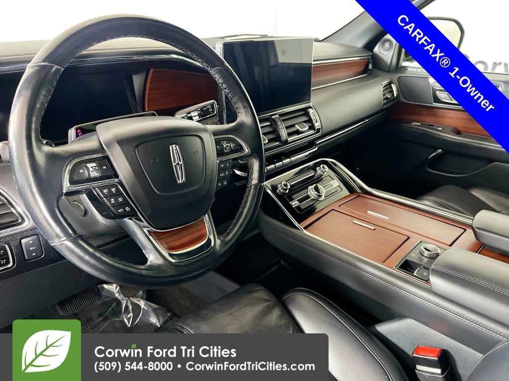 Used 2024 Lincoln Navigator Reserve image 3