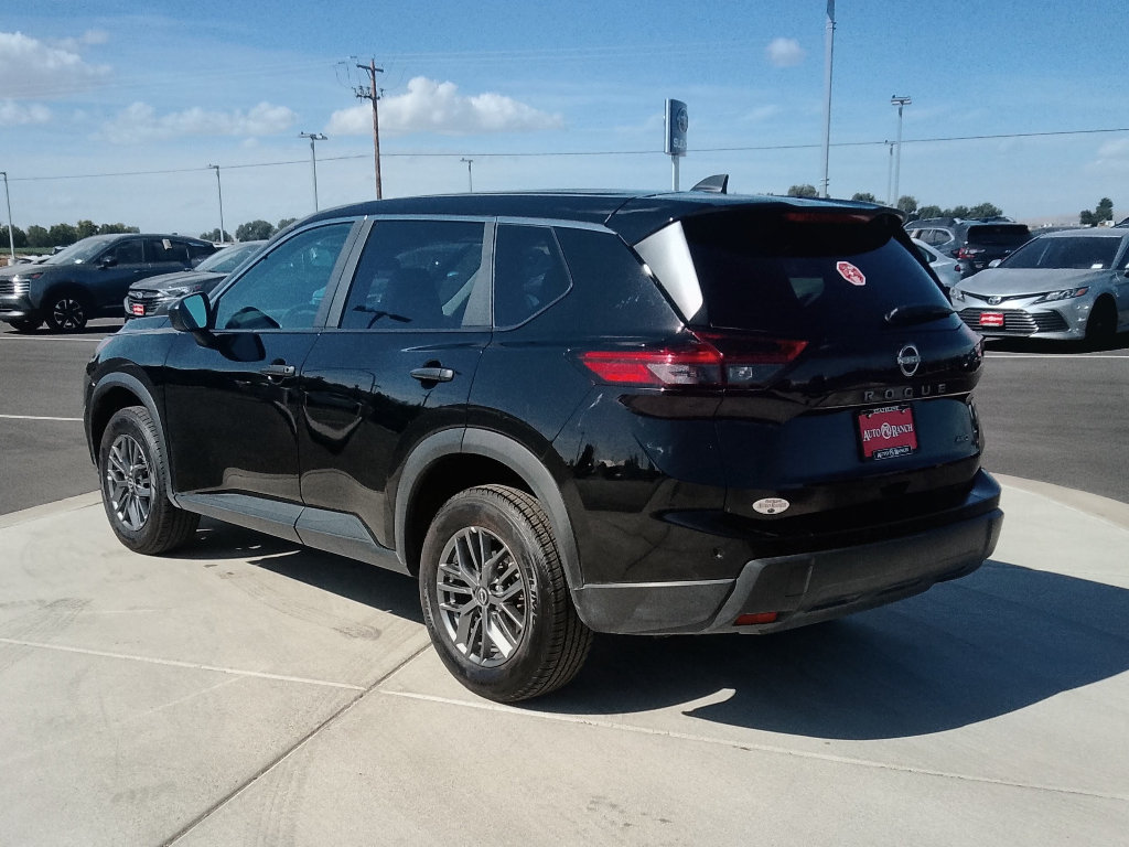 Used 2024 Nissan Rogue S AWD/4WD image 5