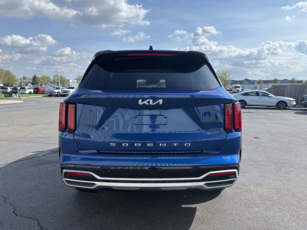 Used 2022 Kia Sorento EX w/ Panoramic Sunroof Package FWD image 6