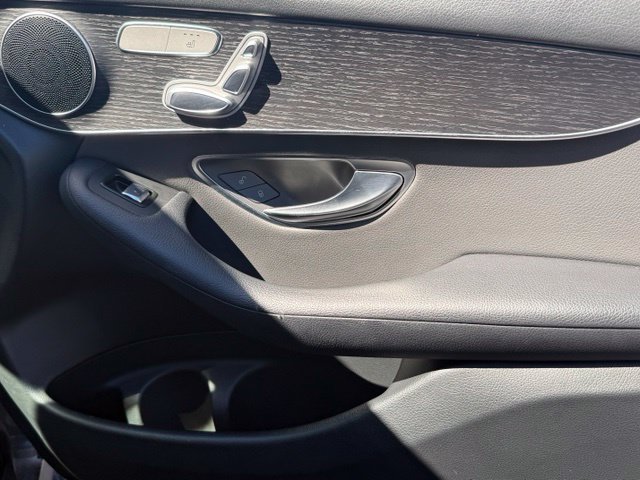 Used 2021 Mercedes-Benz GLC 300 4MATIC image 27