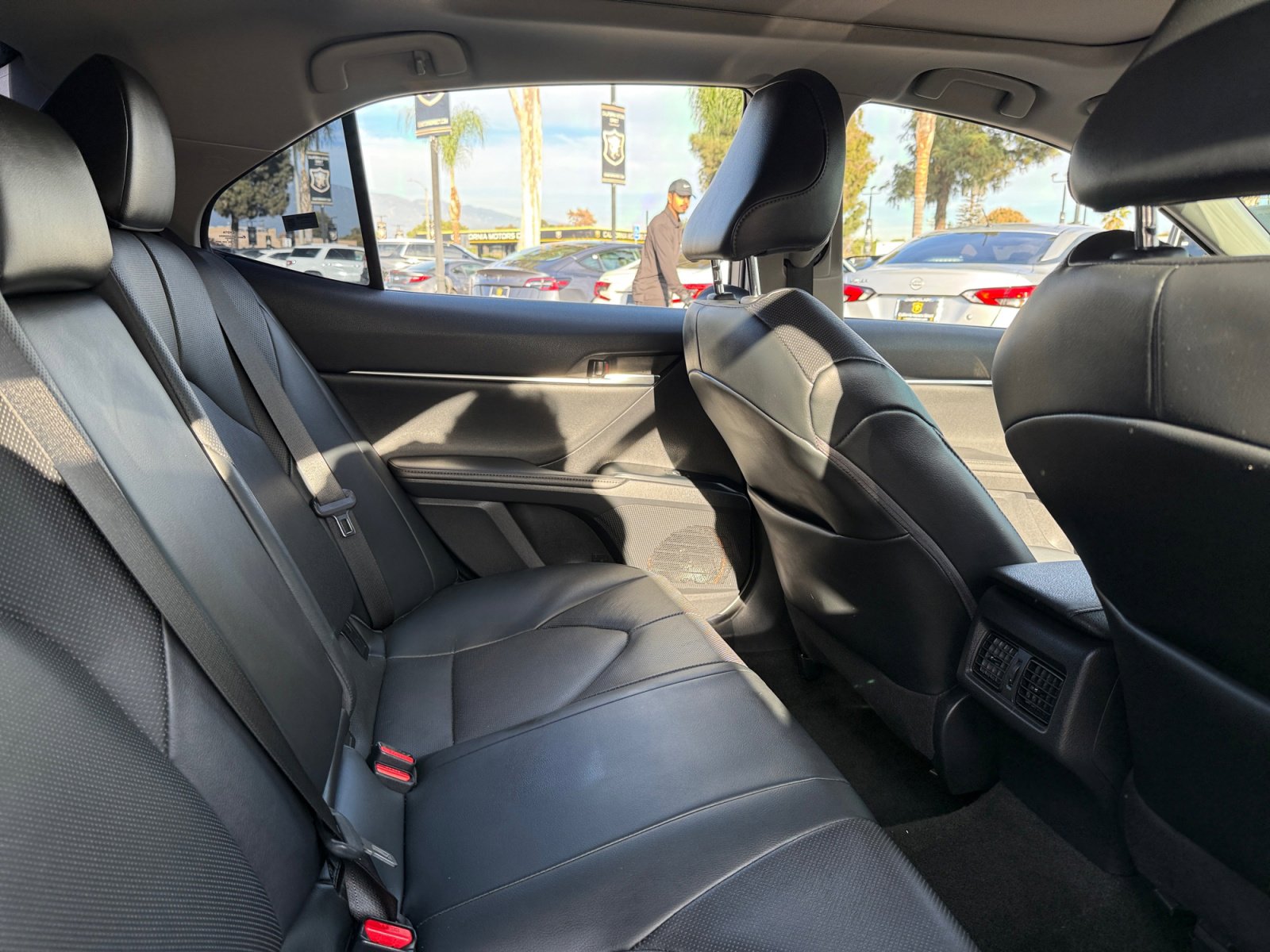 Used 2020 Toyota Camry XLE image 17