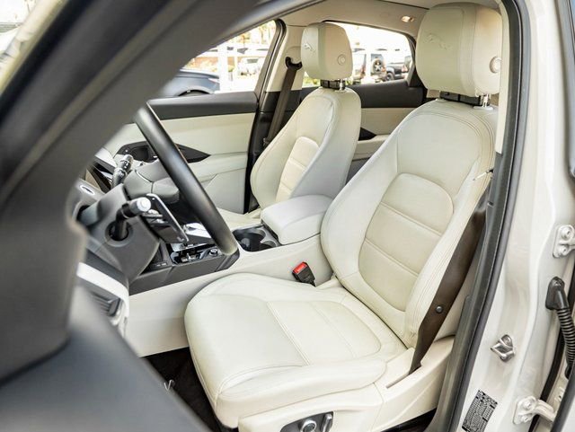 Used 2022 Jaguar E-PACE SE image 13