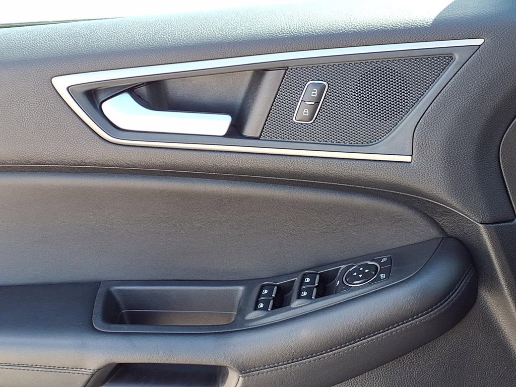 Used 2024 Ford Edge SEL image 16