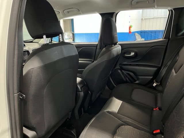 Used 2023 Jeep Renegade Latitude AWD/4WD image 17