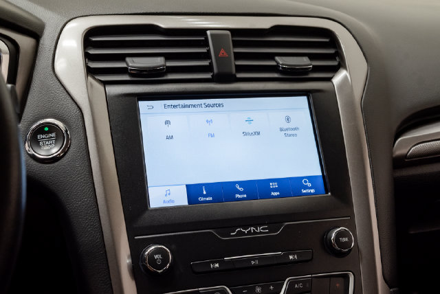 Used 2020 Ford Fusion SE FWD image 14