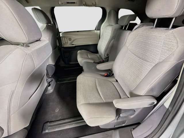 Certified 2021 Toyota Sienna LE FWD image 24