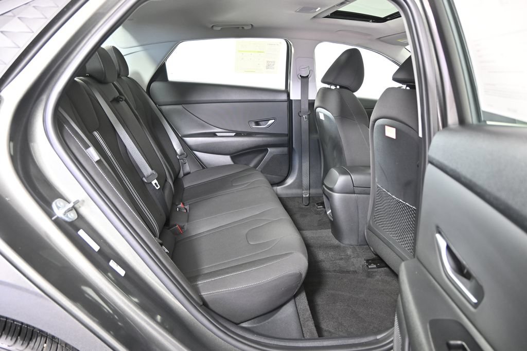 Used 2024 Hyundai Elantra SEL w/ Convenience Package FWD image 15
