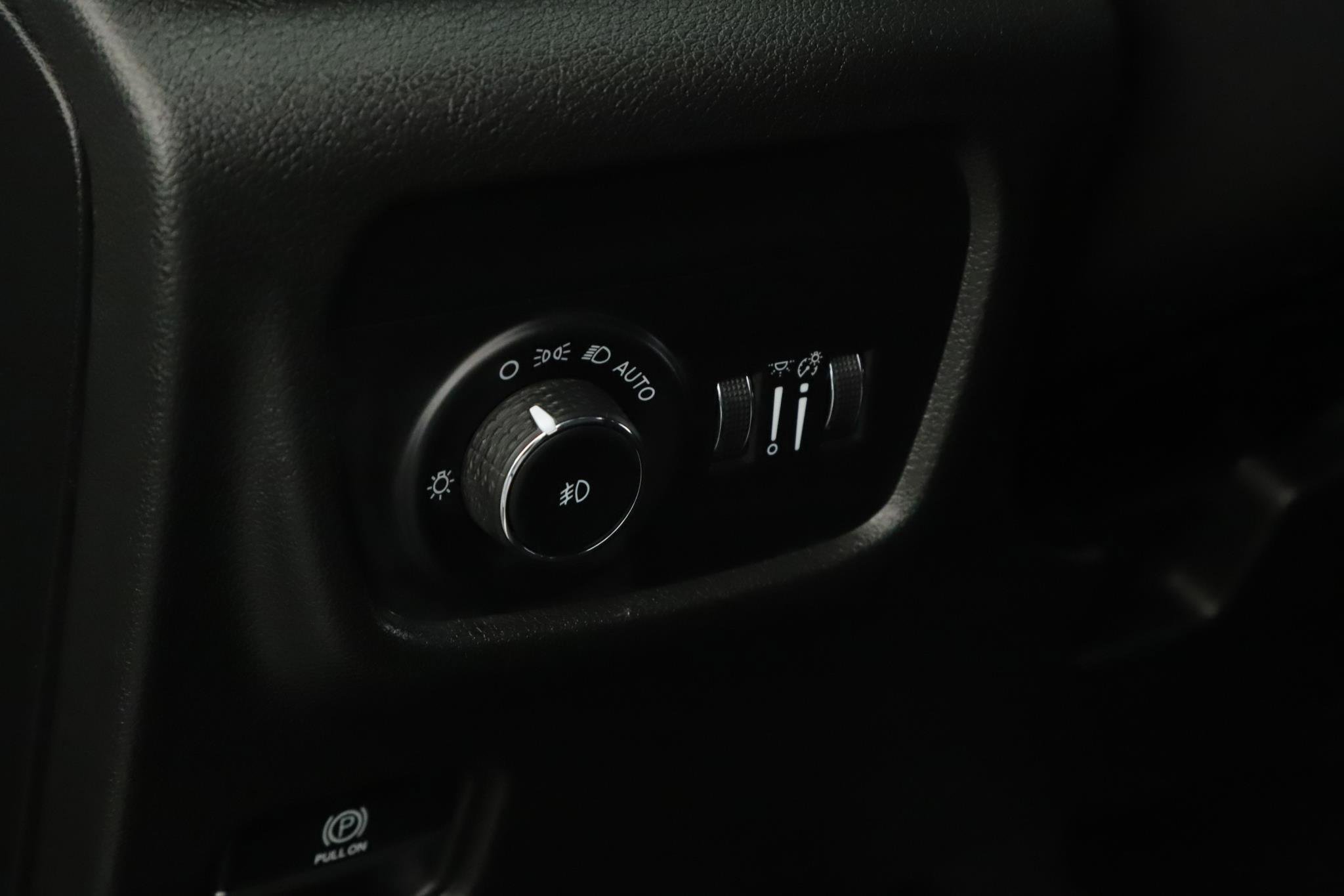 Used 2023 Jeep Grand Cherokee Limited w/ Trailer Tow Prep Group (B) image 9