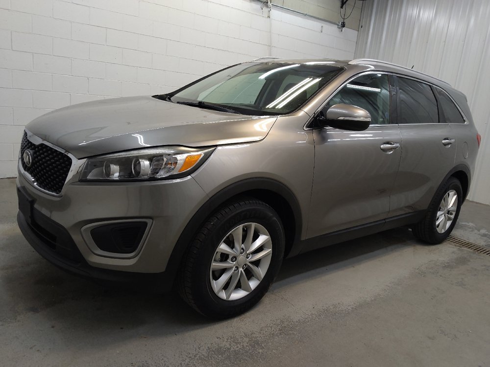 Used 2016 Kia Sorento FWD image 2
