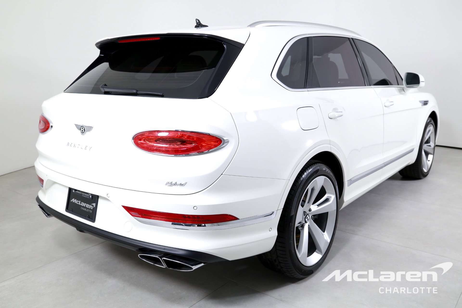Used 2023 Bentley Bentayga Plug-In Hybrid image 8
