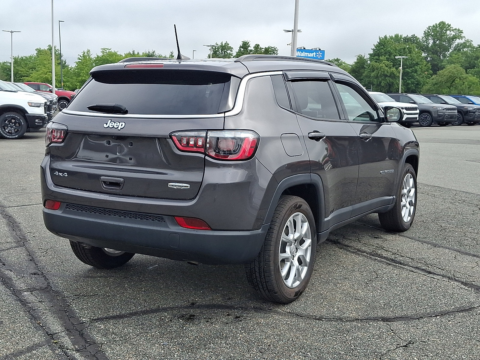 Used 2023 Jeep Compass Latitude AWD/4WD image 6