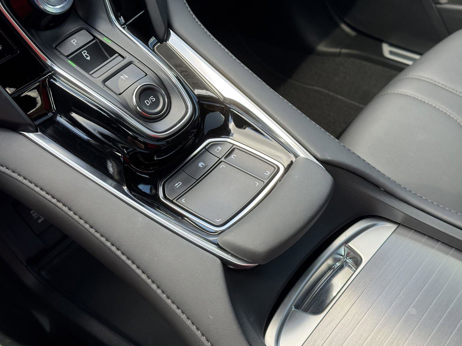 Used 2024 Acura RDX SH-AWD image 11