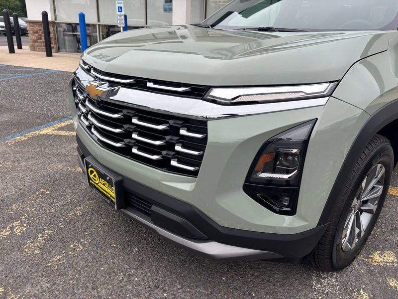 Used 2025 Chevrolet Equinox LT w/ Safety and Technology Package image 7