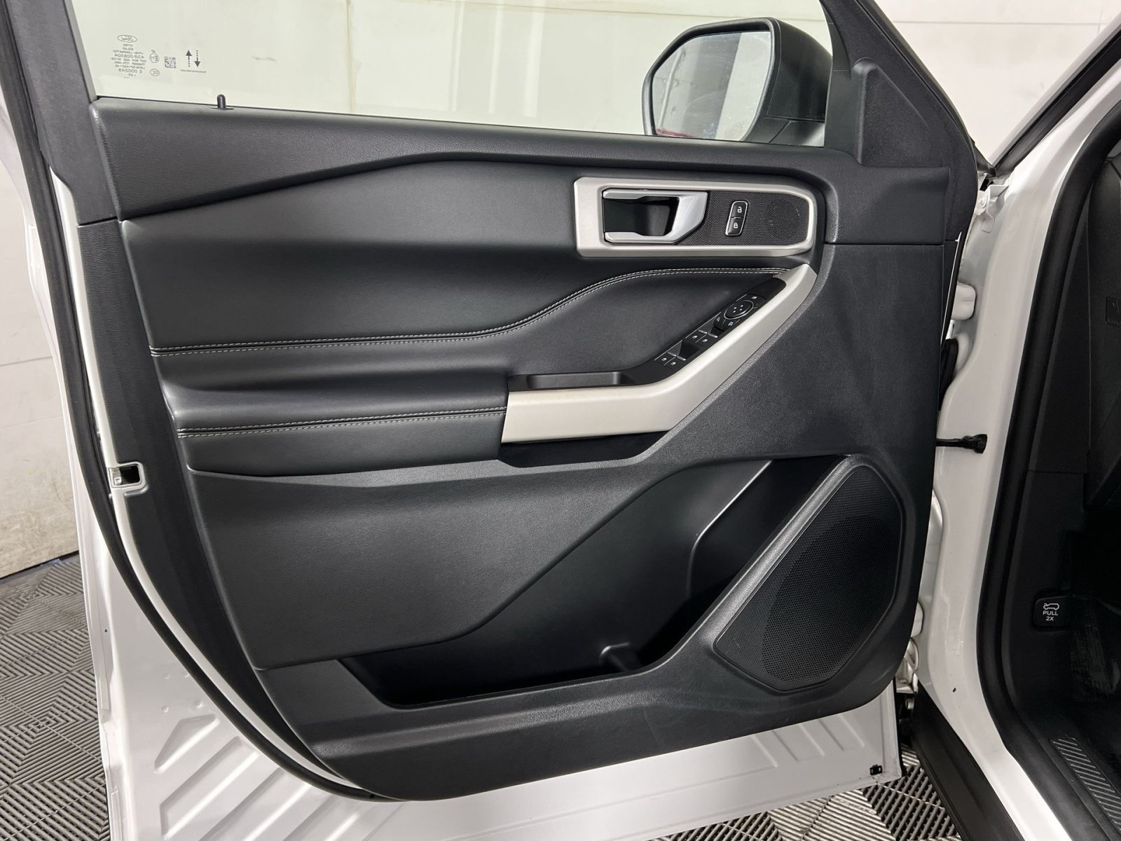 Certified 2022 Ford Explorer XLT w/ Equipment Group 202A AWD/4WD image 11