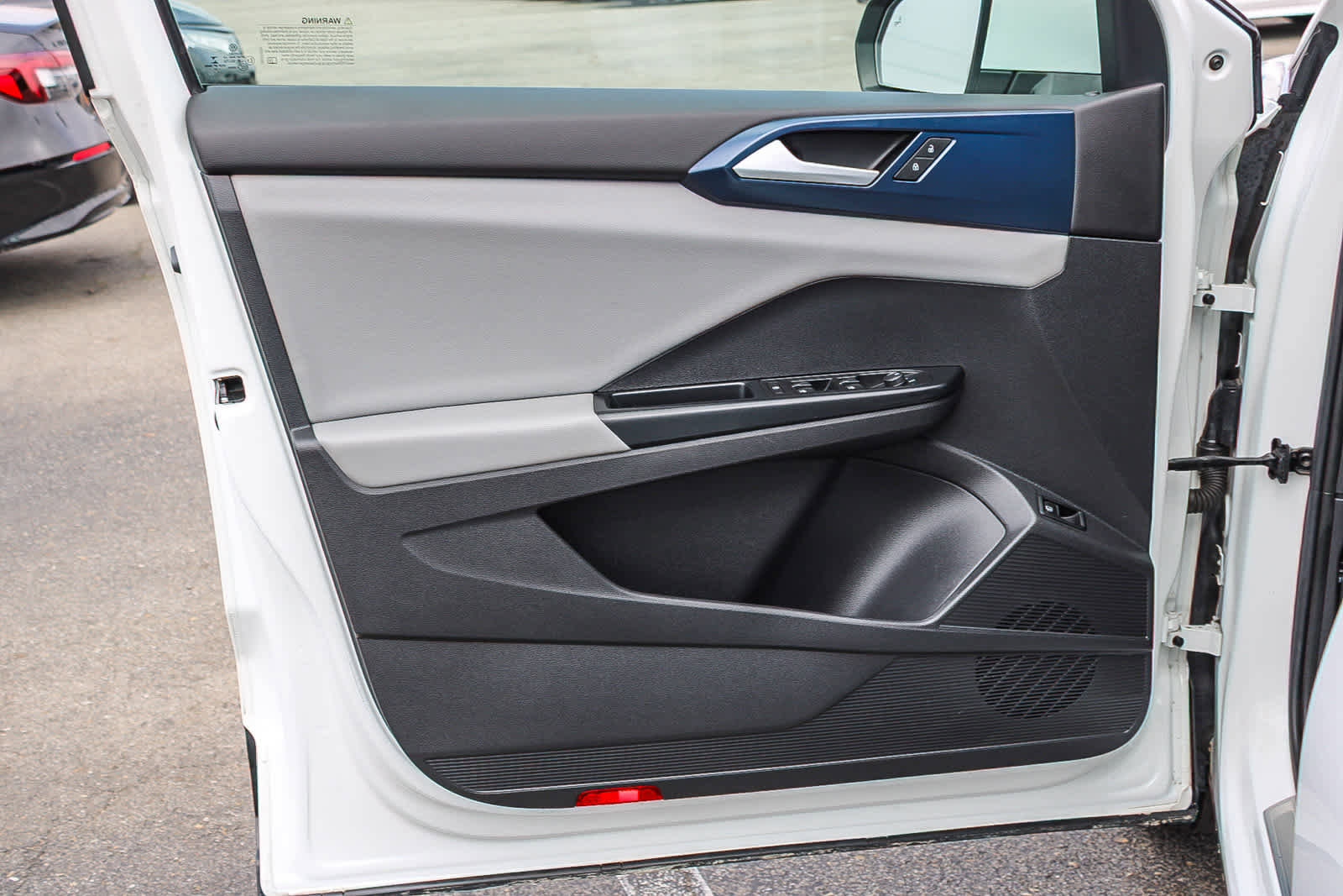 Used 2022 Volkswagen Taos SE w/ Panoramic Sunroof Package FWD image 21