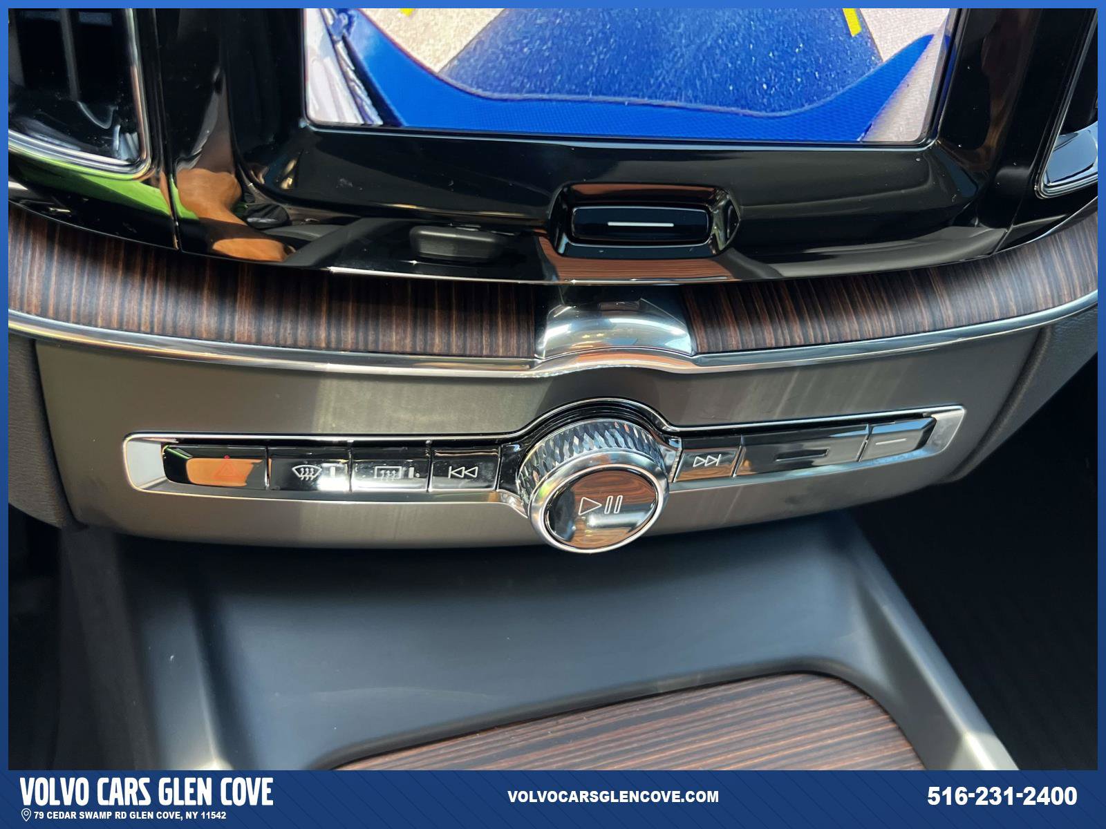 Certified 2024 Volvo XC60 B5 Plus w/ Climate Package AWD/4WD image 30
