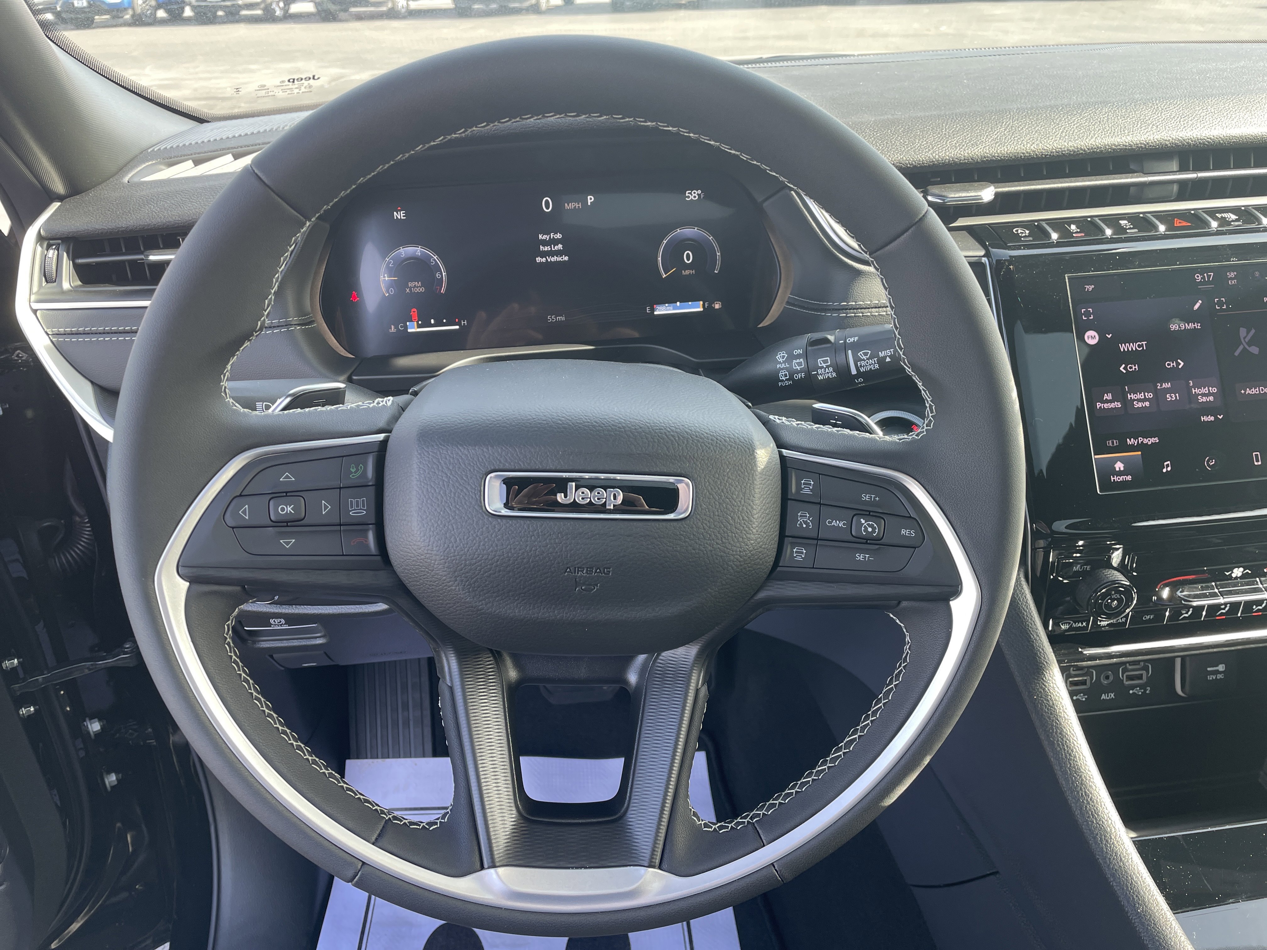 Used 2025 Jeep Grand Cherokee Laredo X image 13