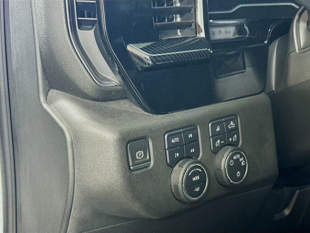 Used 2023 Chevrolet Silverado 1500 LT w/ Z71 Off-Road Package image 10