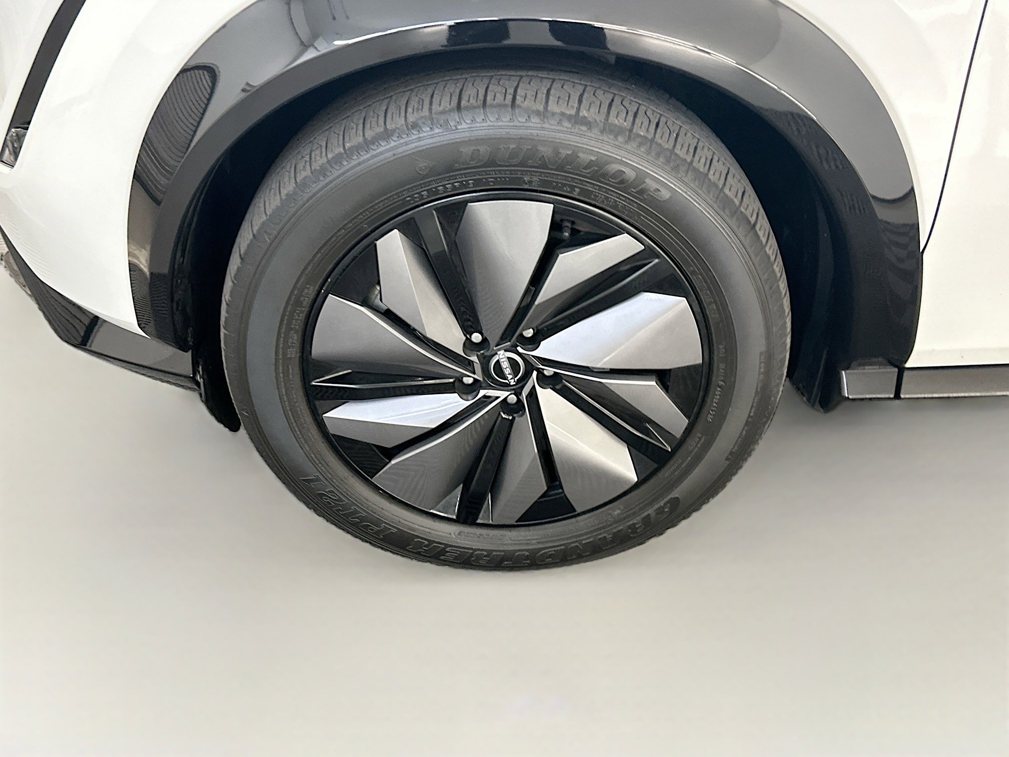 Used 2024 Nissan Ariya AWD image 11