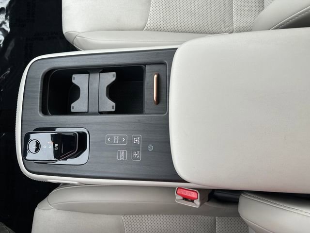 Used 2024 Nissan Ariya AWD image 22