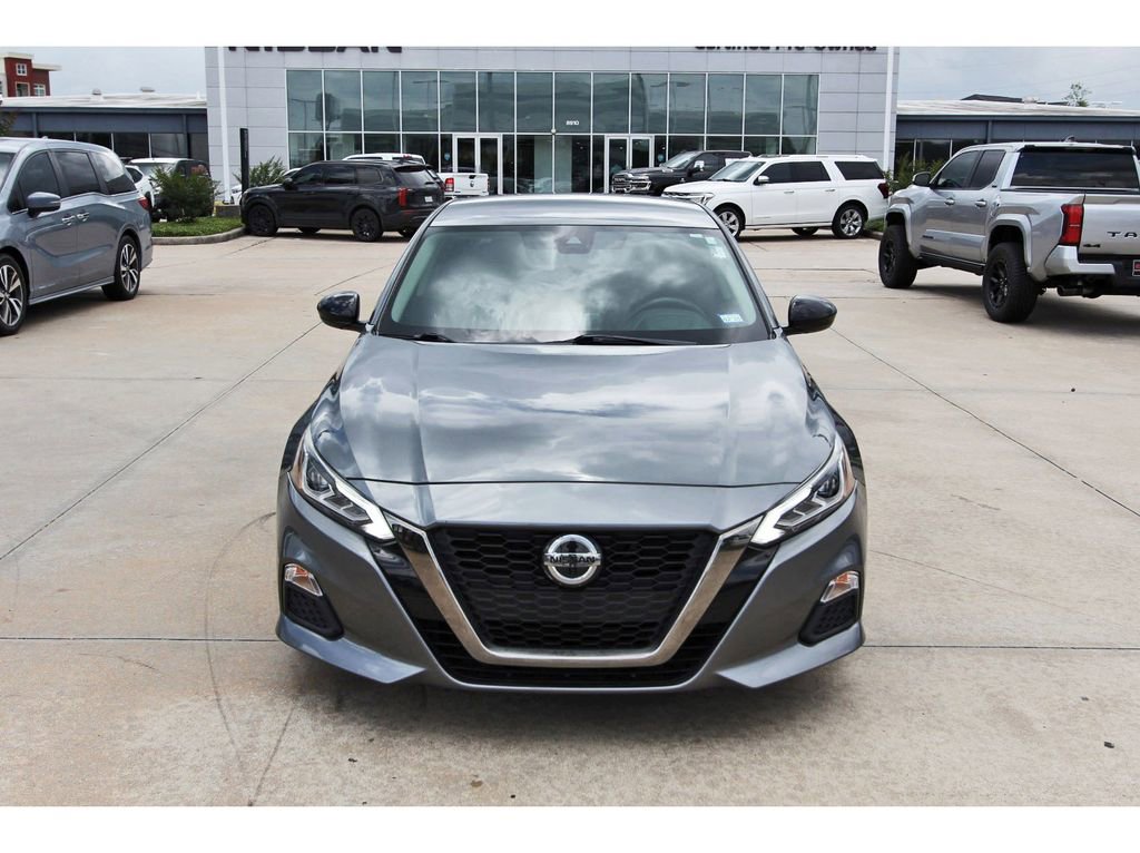 Used 2020 Nissan Altima 2.5 SR FWD image 2
