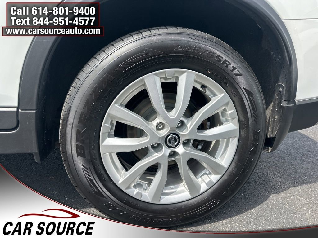 Used 2017 Nissan Rogue SV image 24