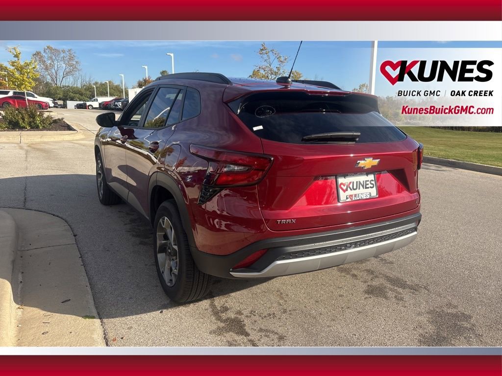 Used 2025 Chevrolet Trax LT image 6