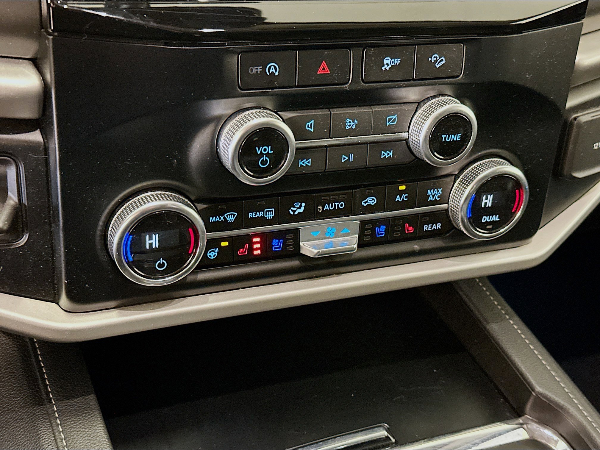 Used 2024 Ford Expedition XLT image 24