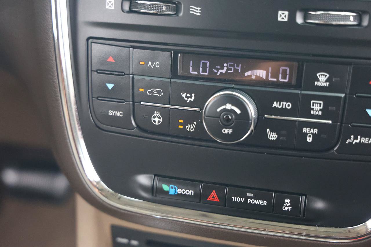 Used 2011 Chrysler Town & Country Limited w/ Trailer Tow Group FWD image 31