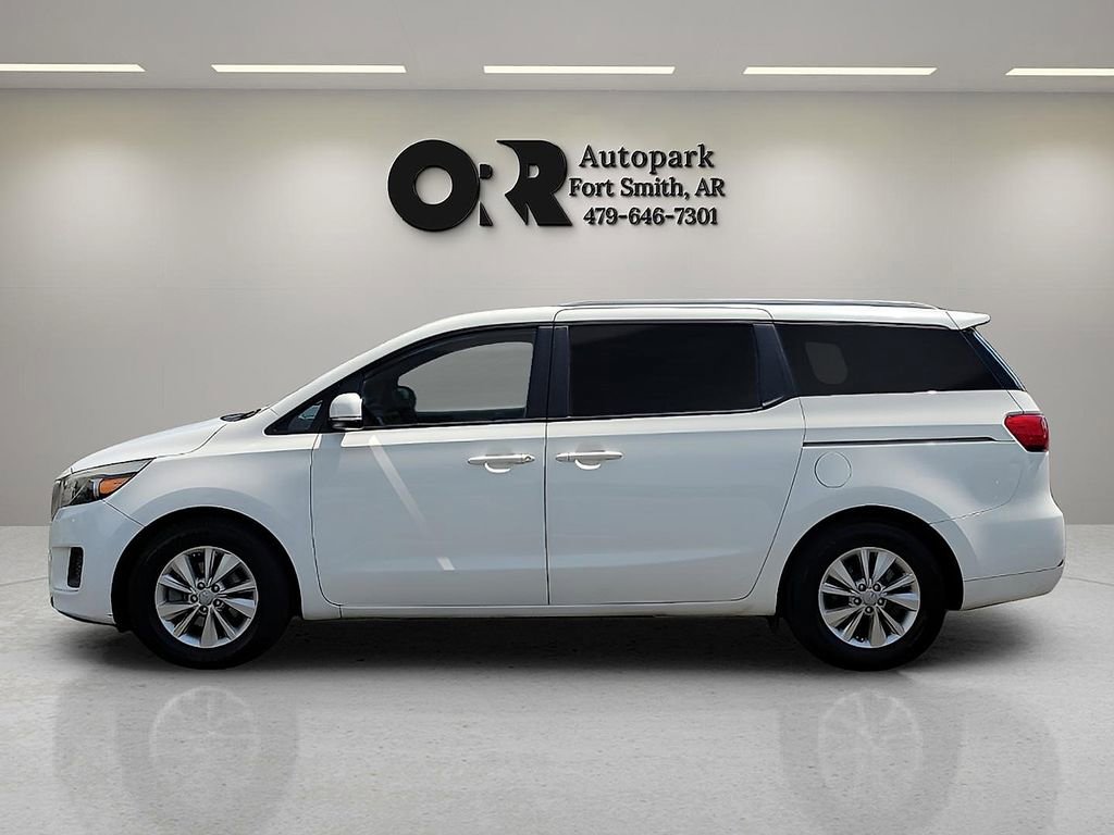 Used 2016 Kia Sedona LX w/ Option Group 020 FWD image 3