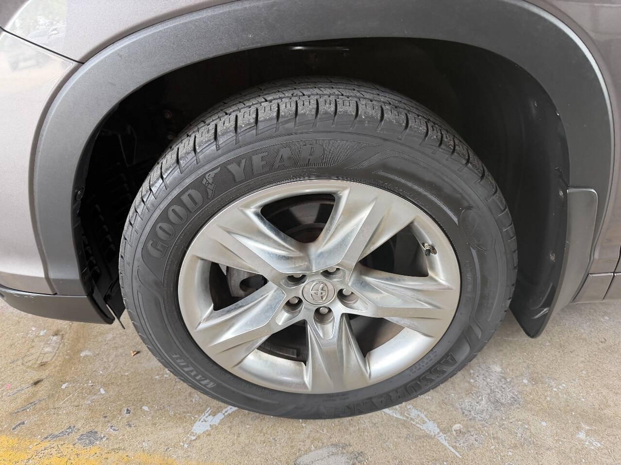 Used 2015 Toyota Highlander Limited AWD/4WD image 40