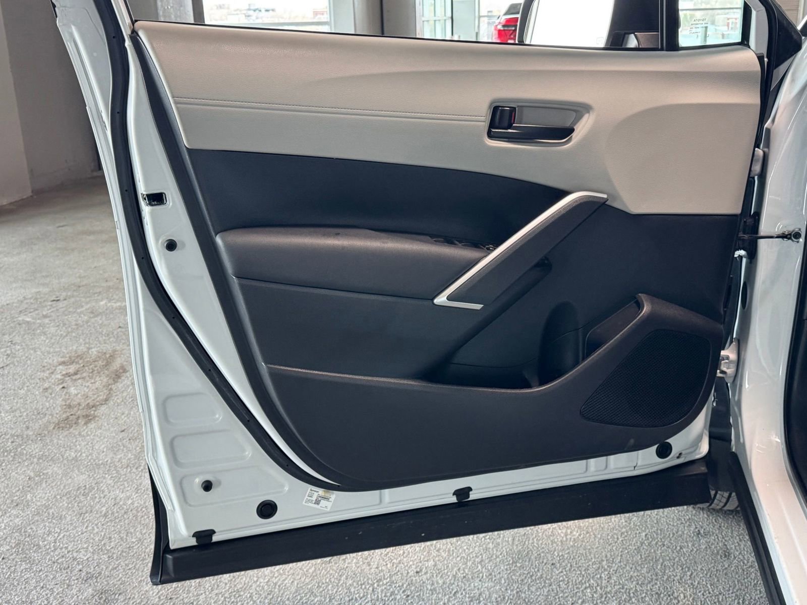 Used 2023 Toyota Corolla Cross L image 17