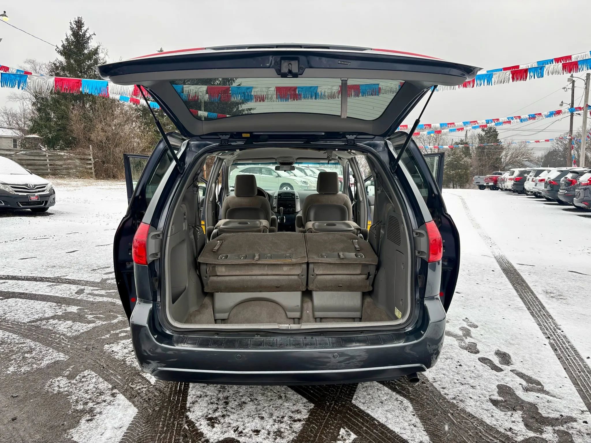 Used 2010 Toyota Sienna LE image 23