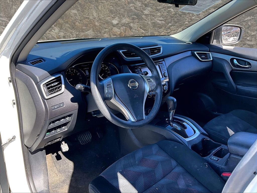 Used 2016 Nissan Rogue SV w/ SV Premium Package image 12